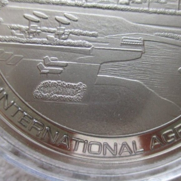 Barack Obama and Chinese President Retreat at Sunnylands in California Medallion - Picture 7 of 9